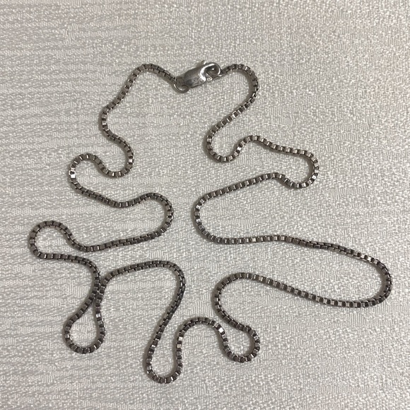 925 Sterling Silver Necklace w Heart Shape CZ Pendant - Picture 6 of 8